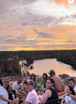 Pôr do sol nos cânions com música ao vivo